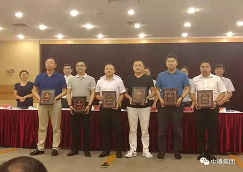 张学旺董事长荣获奉贤区工商联“光彩之星”荣誉称号