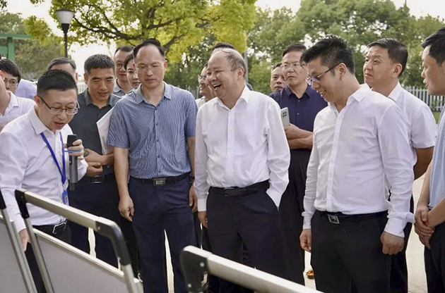 国家能源局总工程师向海平，国家发改委、全国各省市能源局发改委领导及各行业协会和企业一行赴中器生产基地调研指导、观摩学习、复制推广