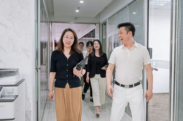 静安区绿化市容局一行领导莅临中器集团调研指导工作